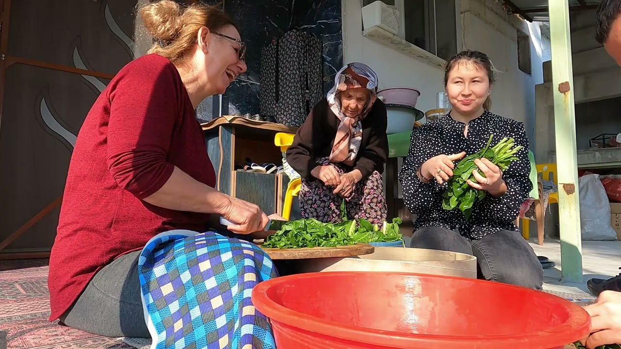 Ananem kızlarına sac böreği yaptı. Denizli Pamukkale village life  köy hayatı