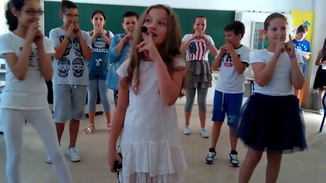 Anya - A u što je škola zgodna (2015)