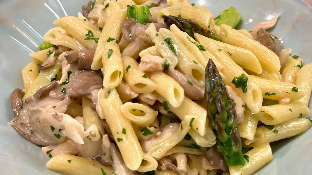 Csirkés, spárgás, laskagombás tejszines penne