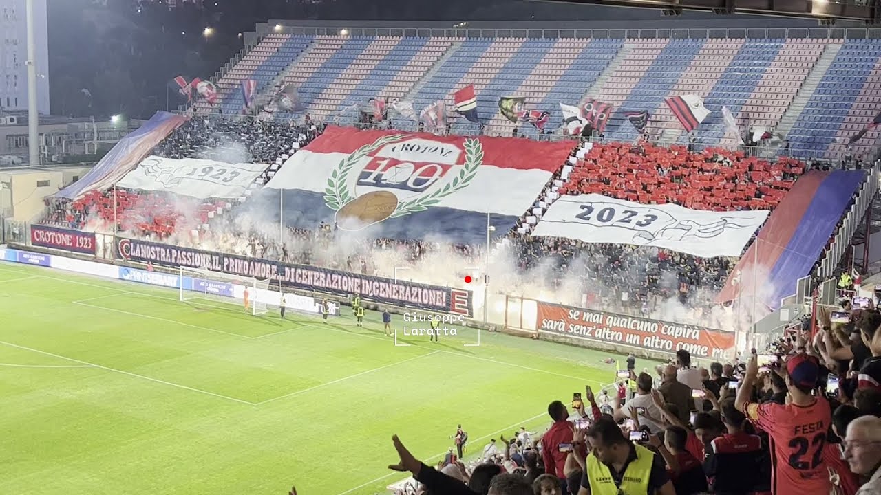 Crotone-Foggia: la coreografia della Curva Sud per il centenario del Crotone Calcio (31/5/2023)