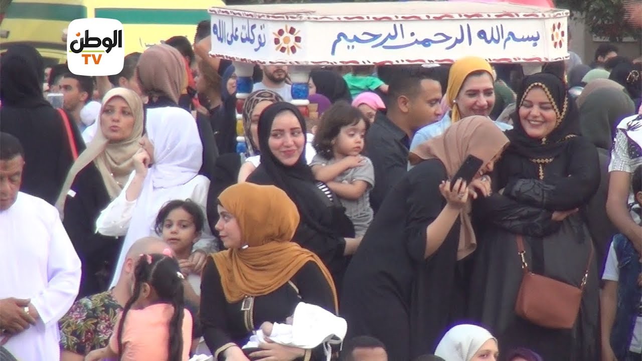 ضحك ومكالمات وسيلفي في صلاة العيد بـ مصطفى محمود