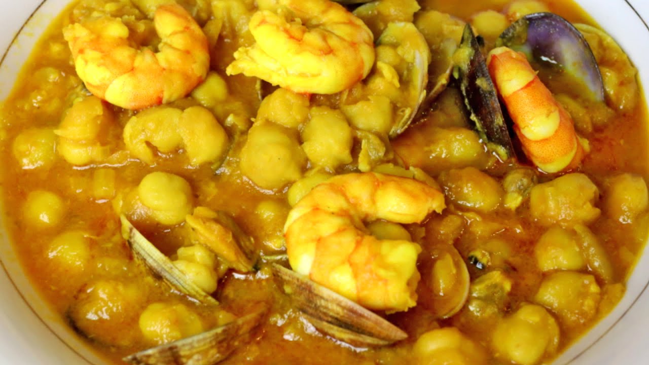 Potaje de garbanzos con almejas y langostinos