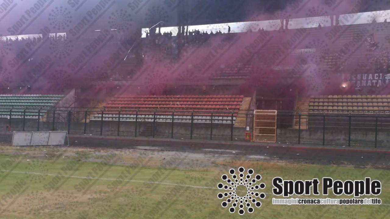 Acireale, fumogenata e tifo vs Altamura, playoff Eccellenza 2016/17