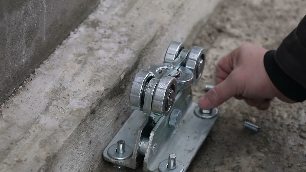 Montaj panou gard și poartă autoportantă