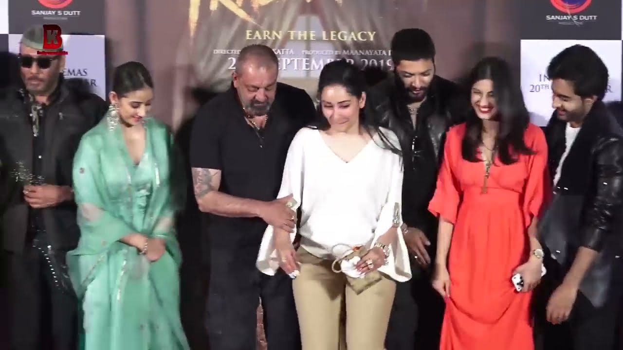Manisha Koirala Give Special Gift To Sanjay Dutt In Front Of Manyata Dut At TEASER LAUNCH PRASTHANAM