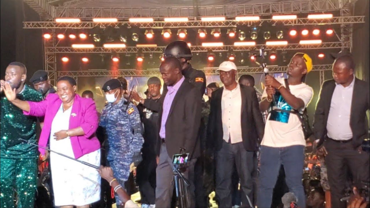 Minister Nabanja Atemye Amazina Kuluyimba Lwa 