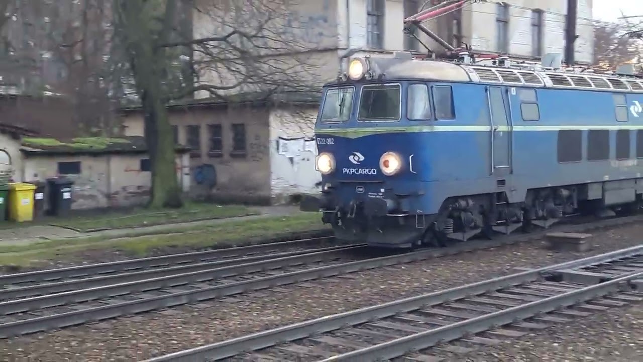 Odjazd z bocznicy lokomotywy ET 22-202 ze stacj Wrocław Sołtysowice.