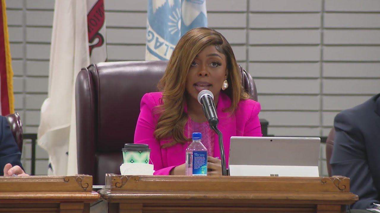 Dolton Mayor Tiffany Henyard vetoes&nbsp;resolution calling for spending investigation