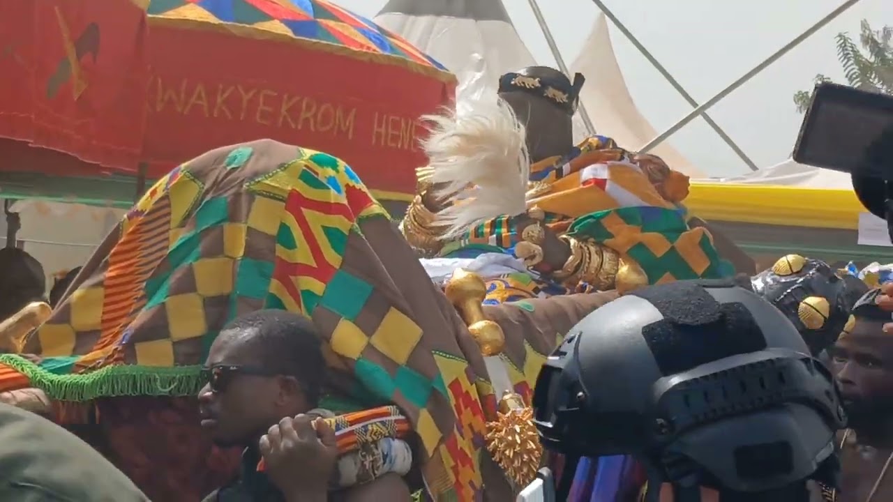 Arrival of Ntotrosomanhene and Manhene at Apomasu Yam Festival Grand Durbar #culture 