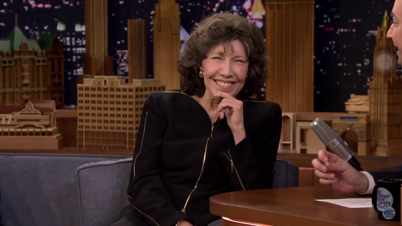 lily tomlin laughing