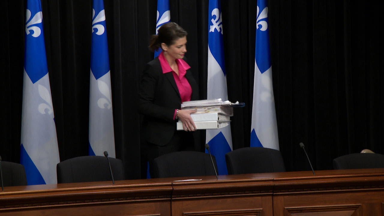 3e lien: Fran&ccedil;ois Legault &eacute;voque un pont et r&eacute;it&egrave;re sa confiance en Genevi&egrave;ve Guilbault - reportage