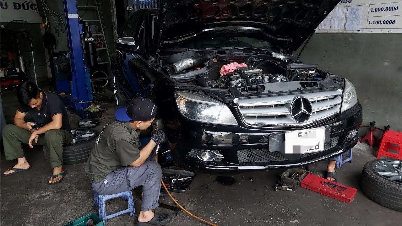 Mercedes C230 đại tu gầm, bảo dưỡng máy sau 10 năm