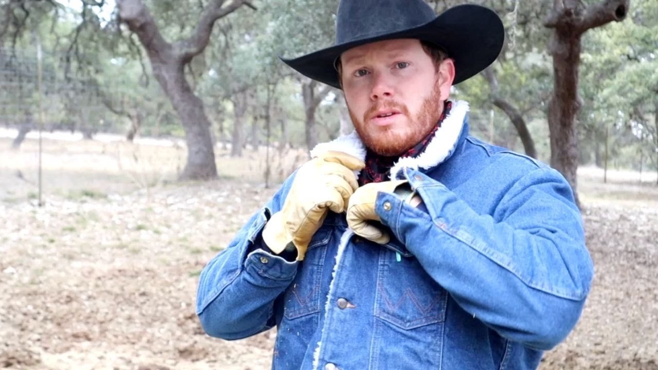 Below FREEZING Horse Feeding! // Texas weather SUCKS!