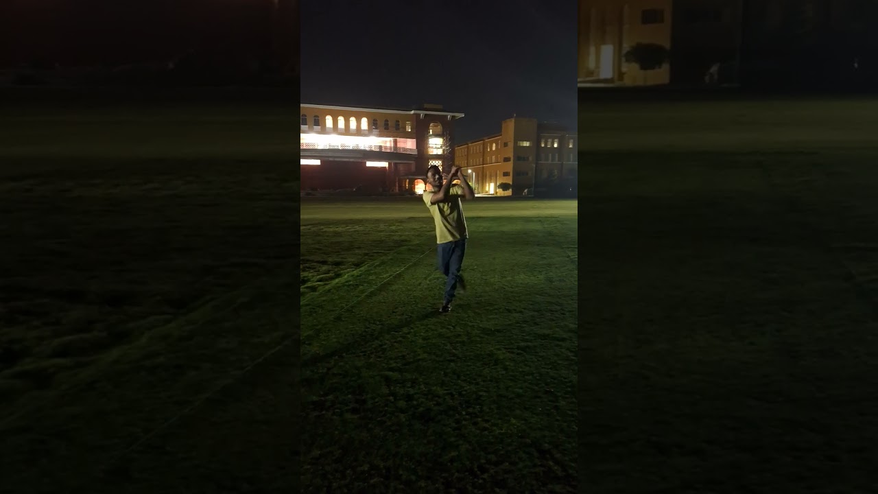 Ночная атмосфера в Университете Манипал 🌙 | Веселье на стадионе с друзьями 😎