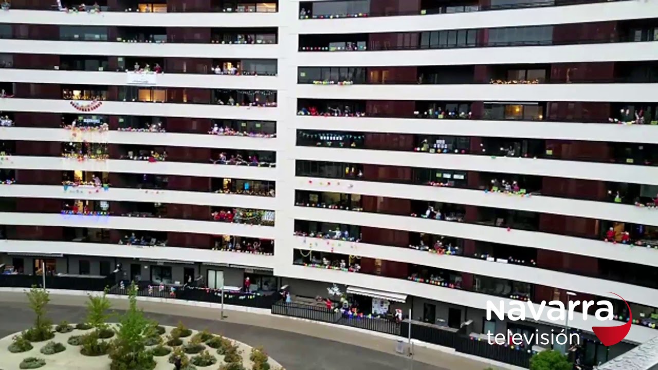 'Bella Ciao' para despedir la fase 0 desde los balcones de Ripagaina