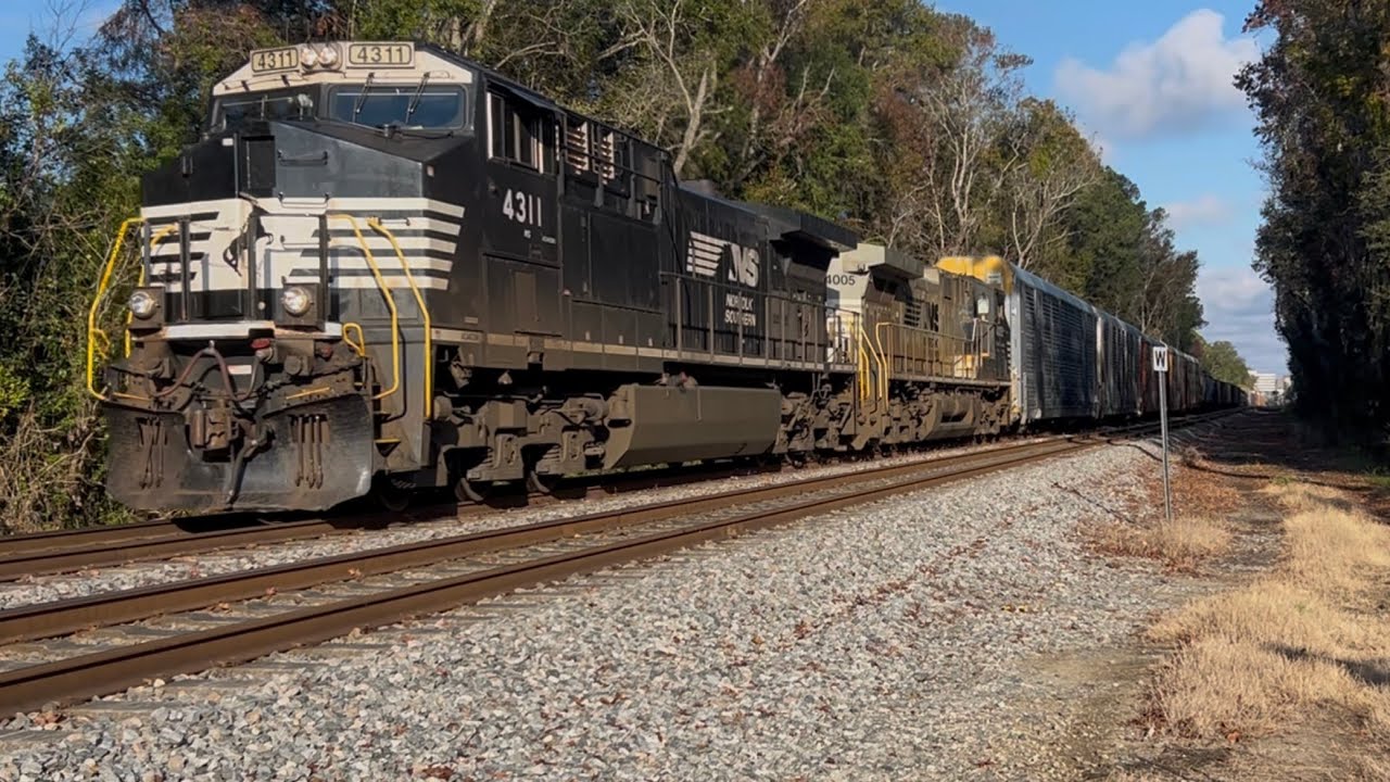 NS 323 With 4005 Trailing And NS 330 9:05 AM 