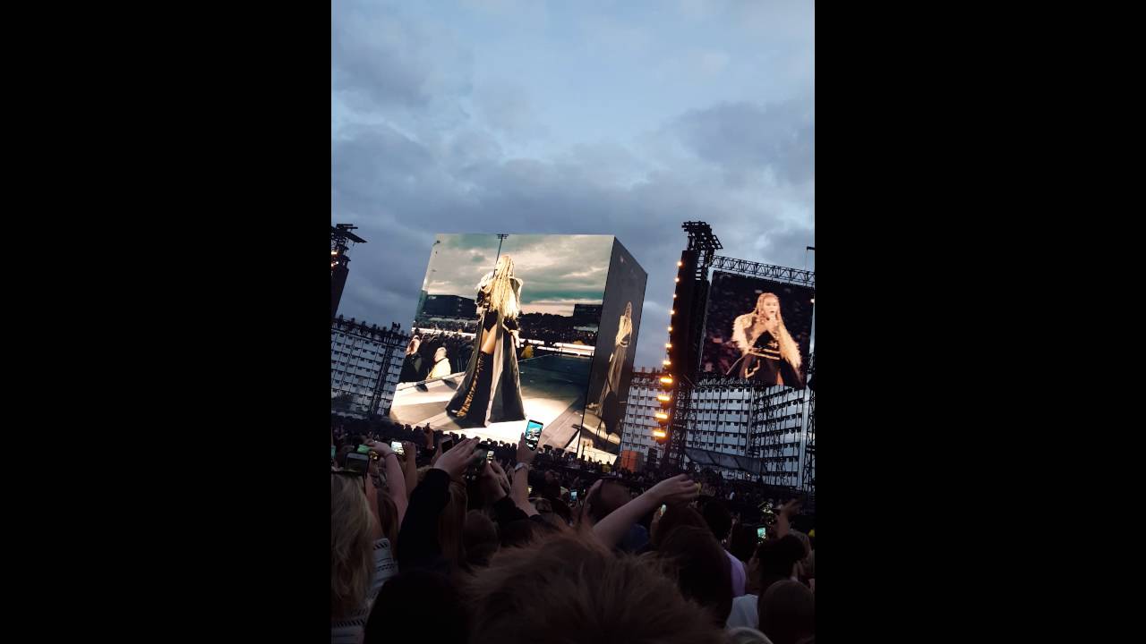 Beyoncé - Formation World Tour - Manchester - Crowd sing Love on Top