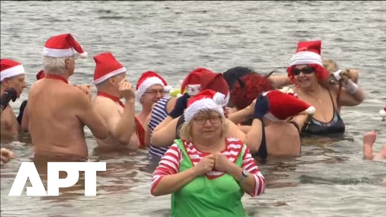 Cold but Cheerful: Germans Take Part in Traditional Christmas Ice Swim | APT