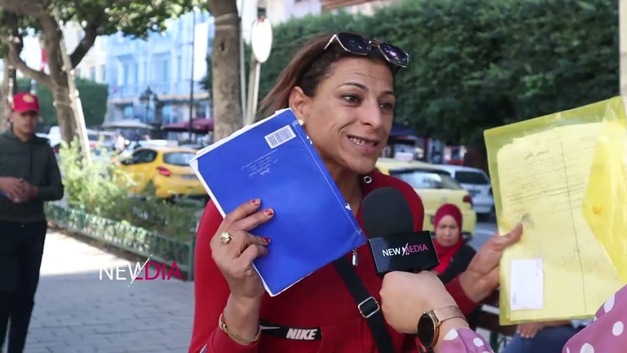 تروي مشاكلها مع الفنانة منال عمارة ..  قطعتلي خبزتي وطردتني