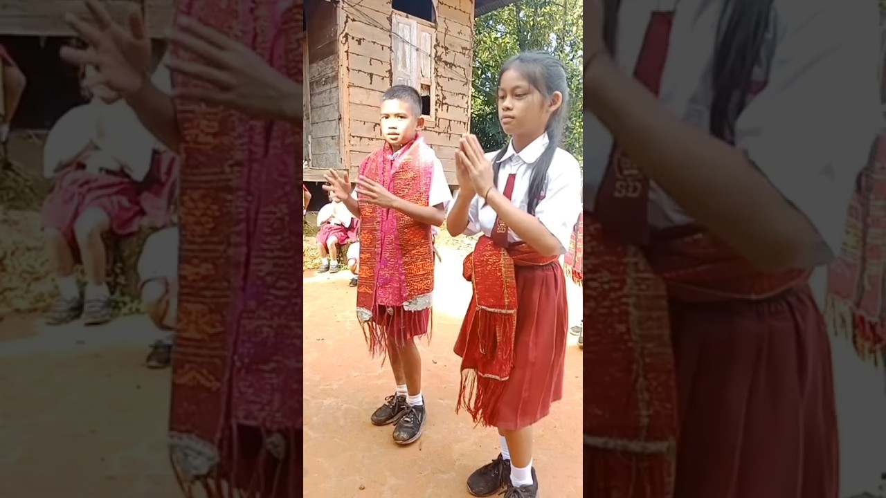 Mantap!!!,Gerakannya lincah banget, belajar tortor batak#tortorbatak#manortor#musikbatak#adatbatak