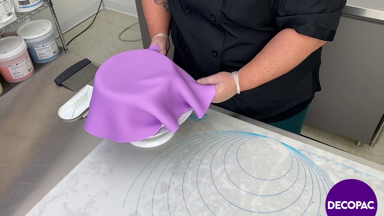 How to: Cover a Cake in Fondant