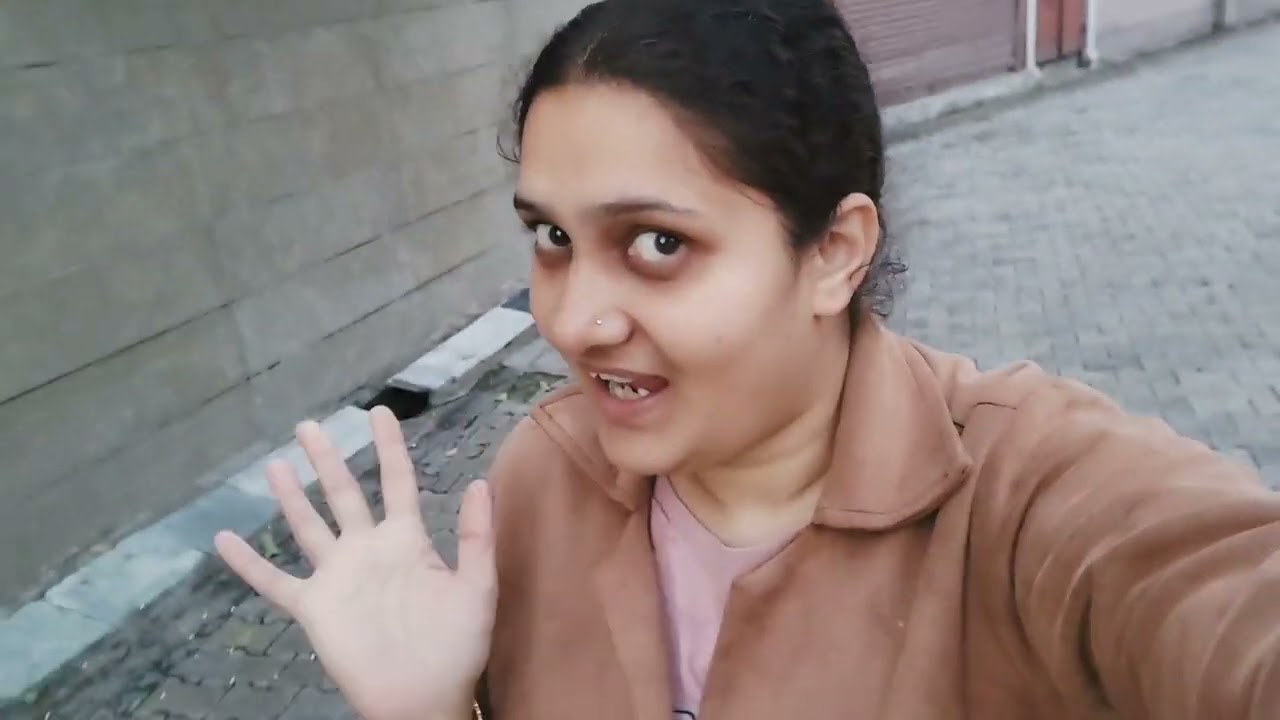 baccho ko ghumaya aaj Bahar