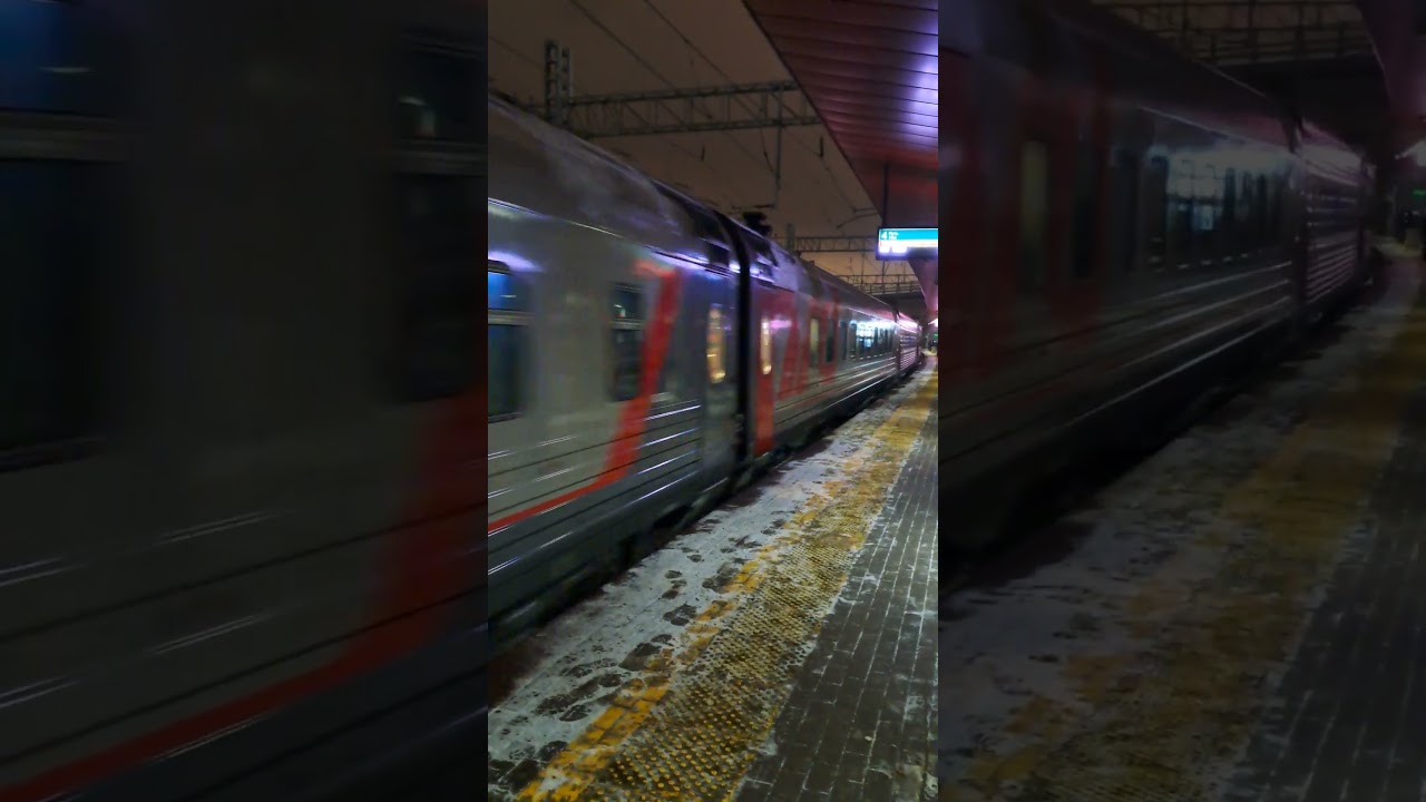 ЭП2К-244 с поездом 