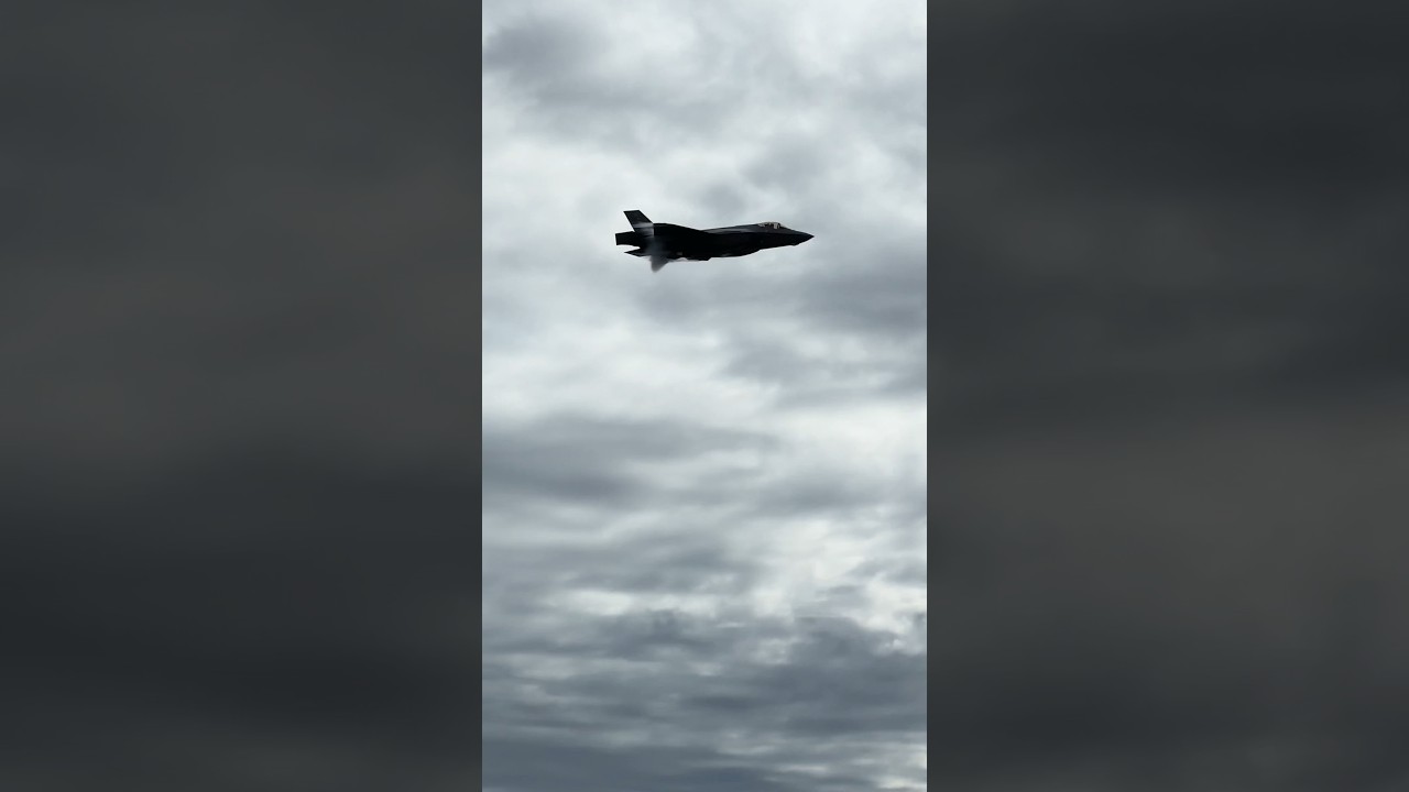 😳 THIS IS BAD A$$!!! F-35 Lightning. @pacificairshowofficial !#USA #F35 #SoLagLocal #Shorts ​⁠