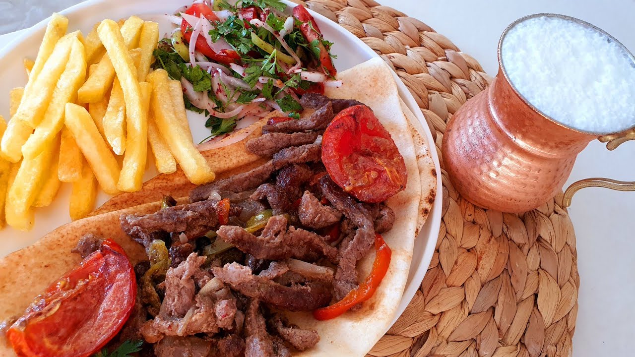 أروع شاورما باللحم بأطيب تتبيلة و البهار اللي يمد الطعم المميز مع سلطة بزاف بنينة