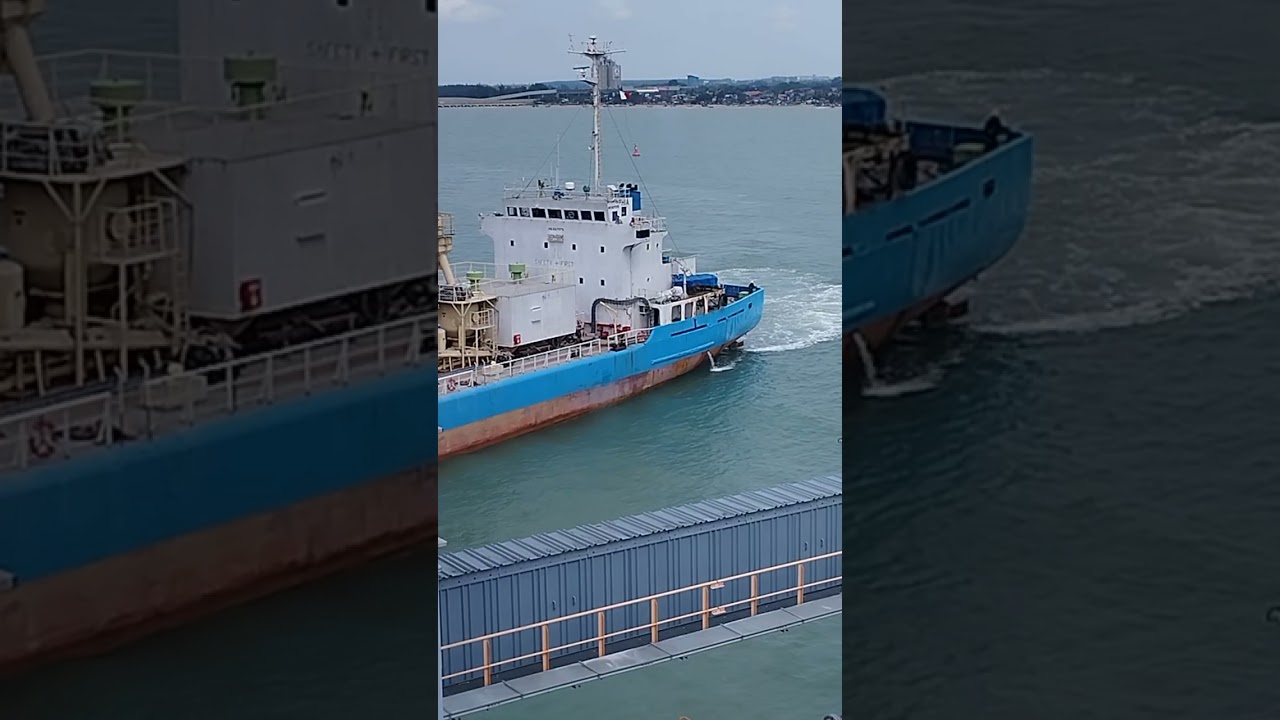 Proses Sandar Kapal Vessel Semen Curah Dibantu Assist Tugboat | Crew Jetty Terima Tali Buangan