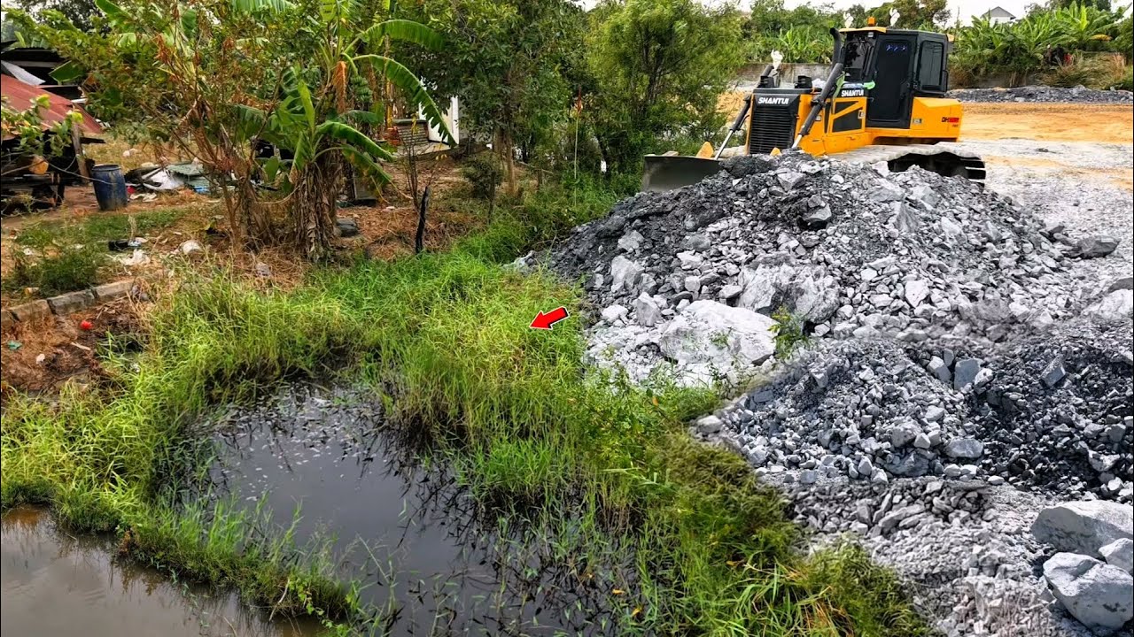 Dozer DH17C3 Filling The Gap,The Perfect Project Using Large Pusher Stone Was Successfully Completed