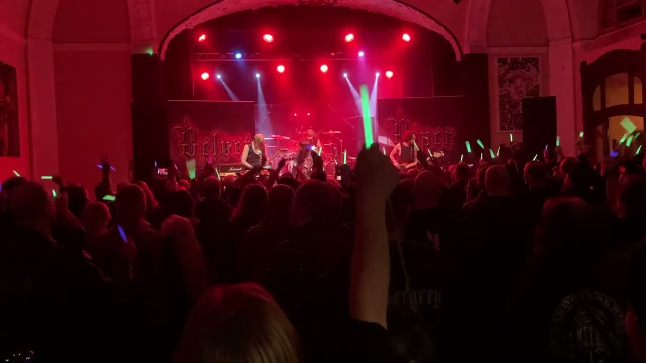 Velvet Viper Live
