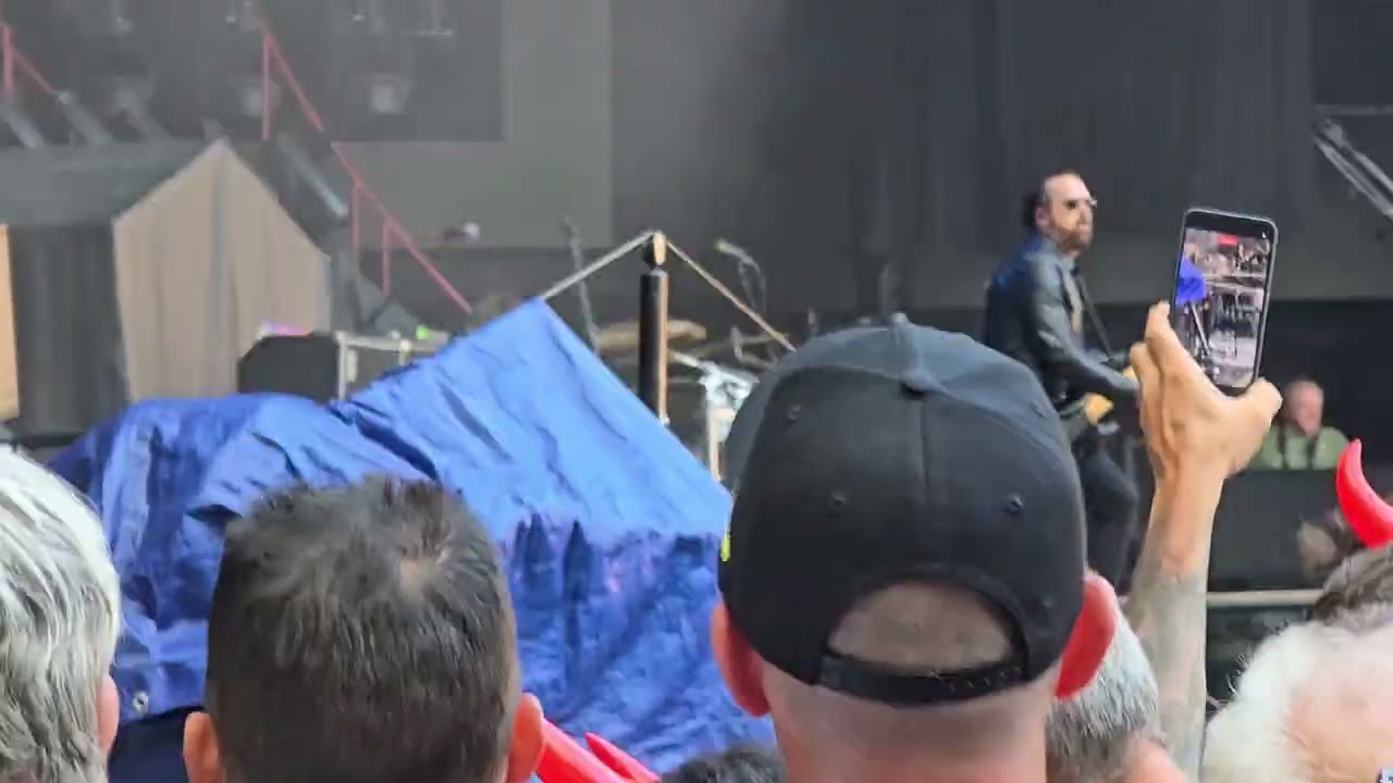 The Pretty Reckless - 01. Death by Rock and Roll - Stade de France Saint-Denis Paris le 09/08/2025