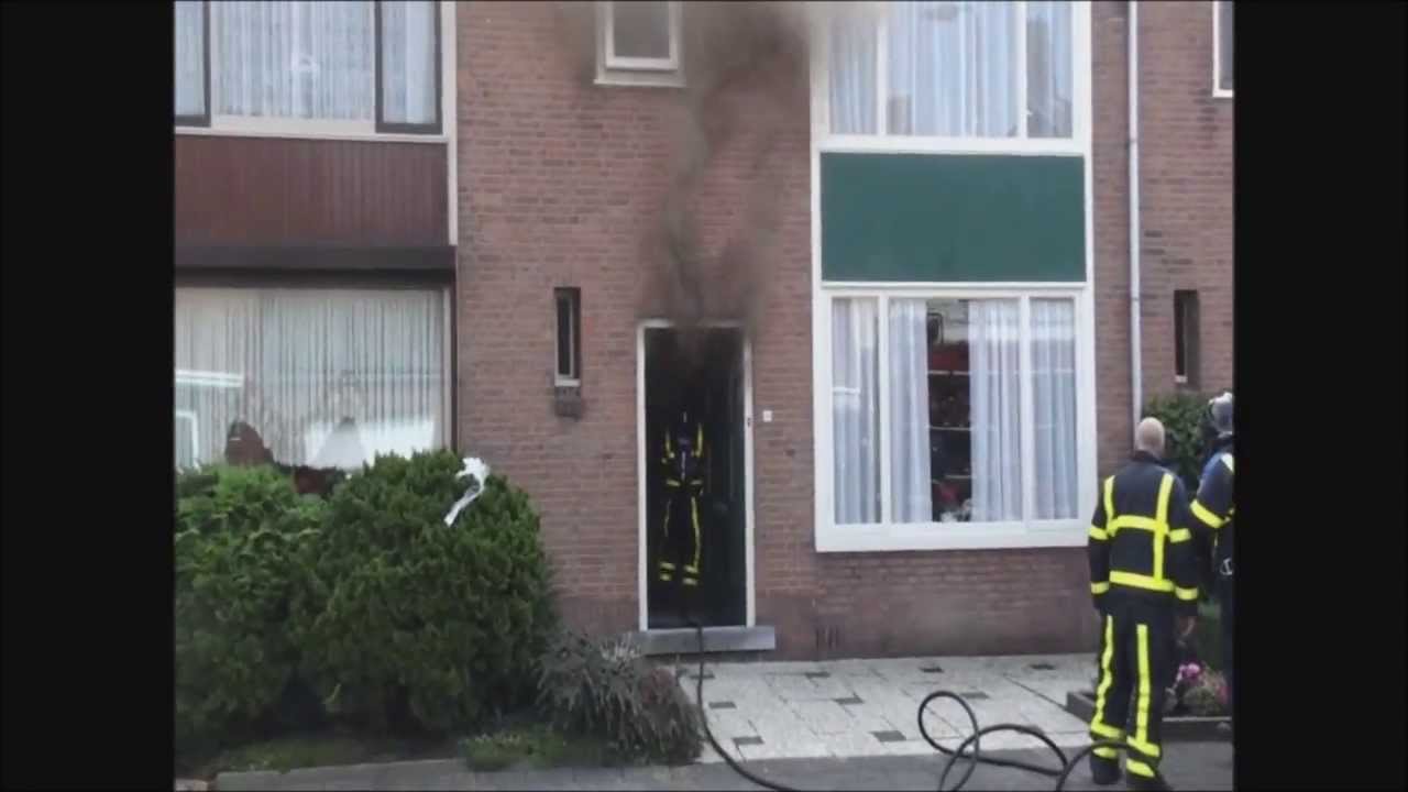 Brandweer Oud-Beijerland Binnenbrand woning v Brakelstraat 19 Oud-Beijerland