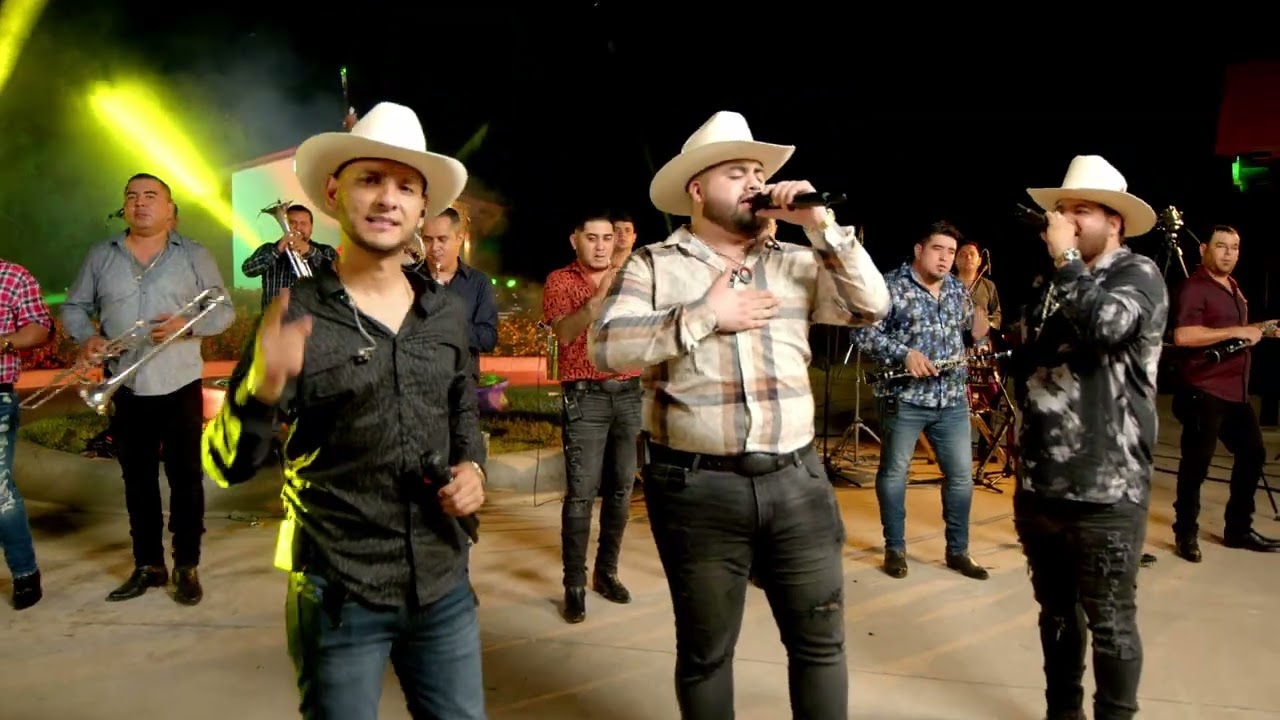 Banda Corona Del Rey - Sin Fortuna (En Vivo)