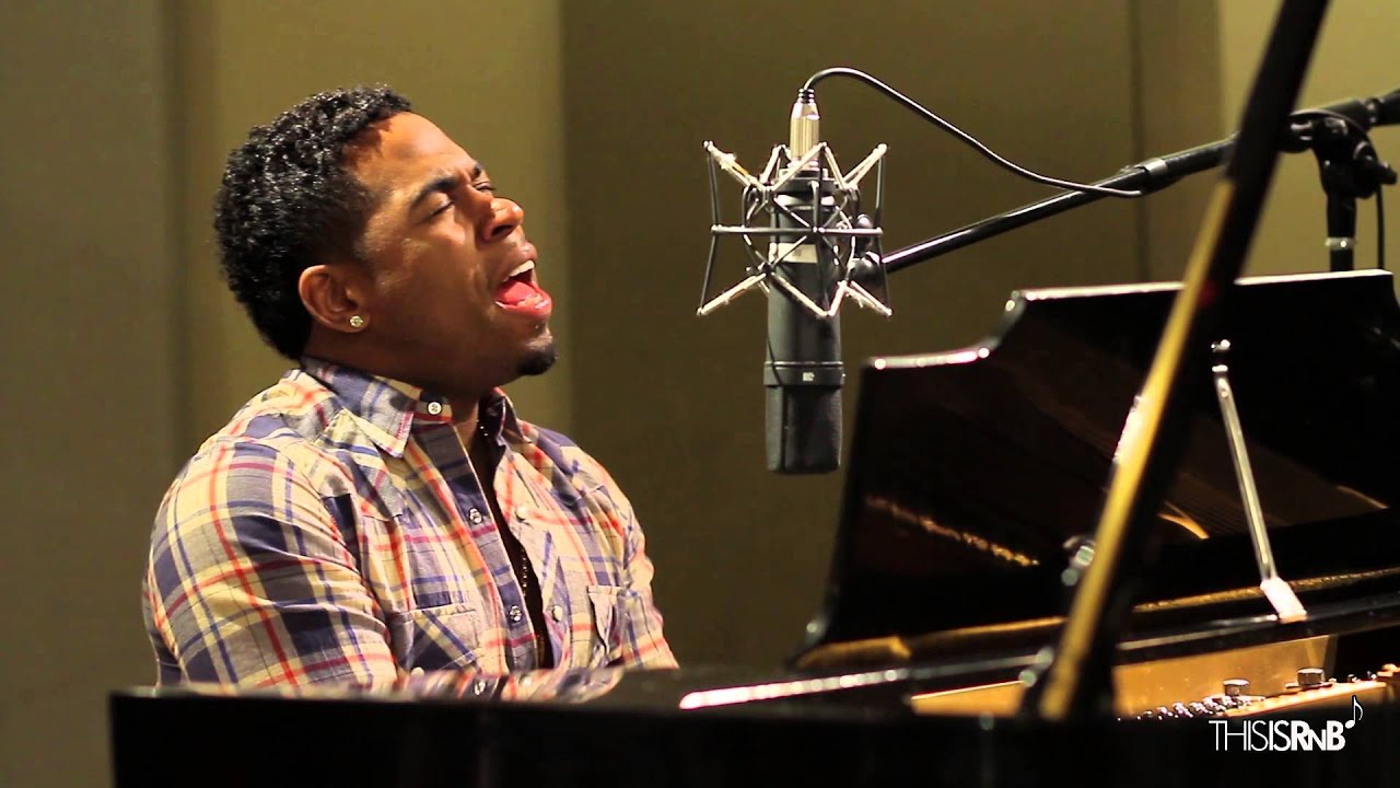Bobby V Performs 
