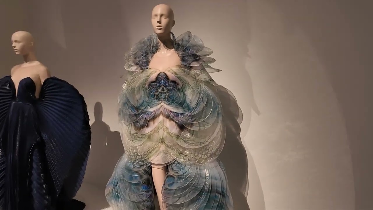 Kroppen og Moden som Symbolsk Skulptur