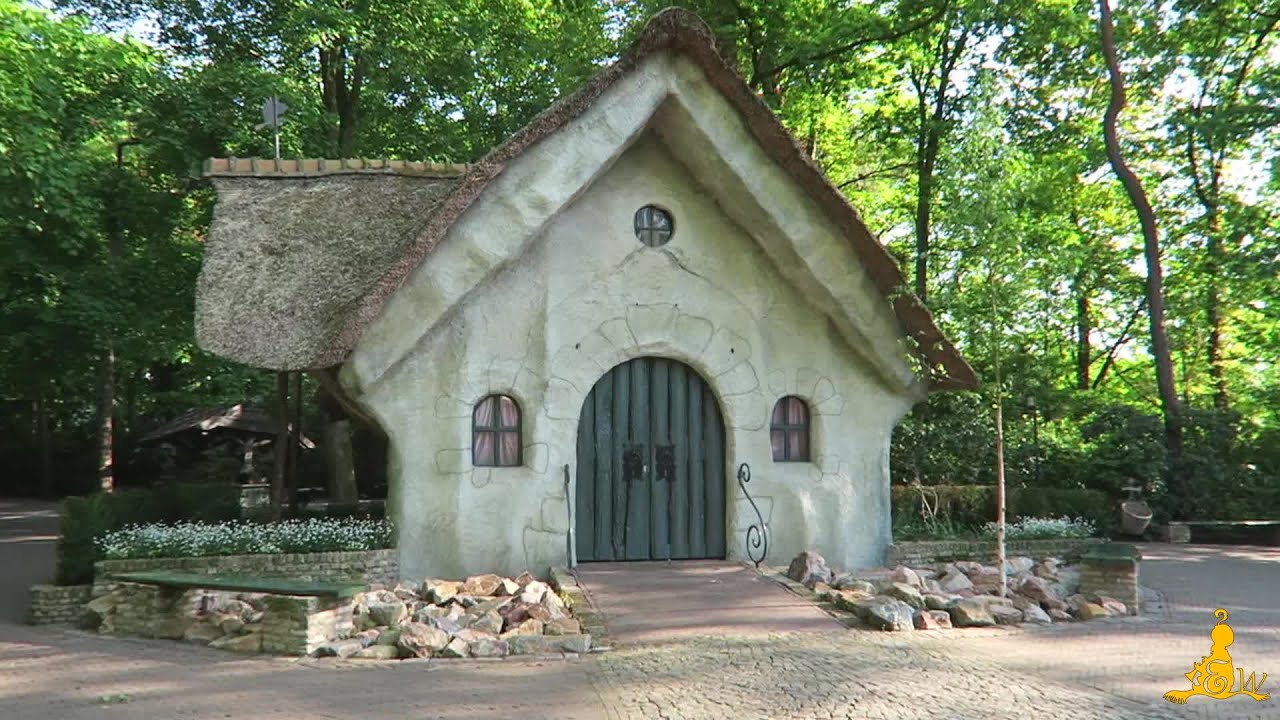 Het originele huisje van Vrouw Holle 1952-2019 #Efteling