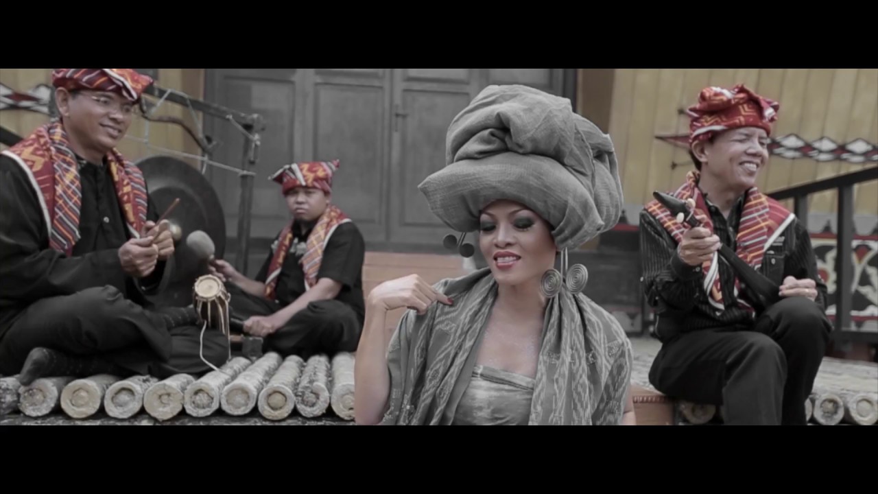Diding Musuh Suka - Murni Surbakti (Official Music Video) Lagu Karo