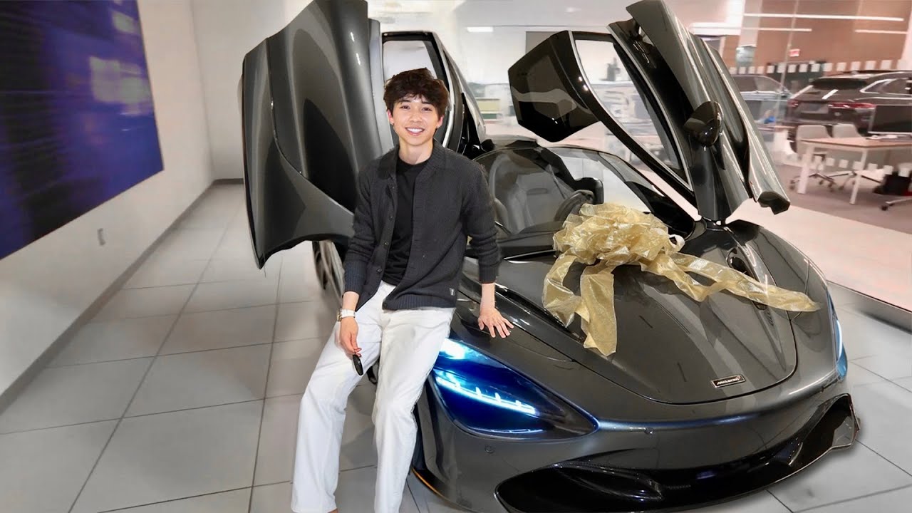 i bought a Mclaren 720s at 19 and got into accident same week...