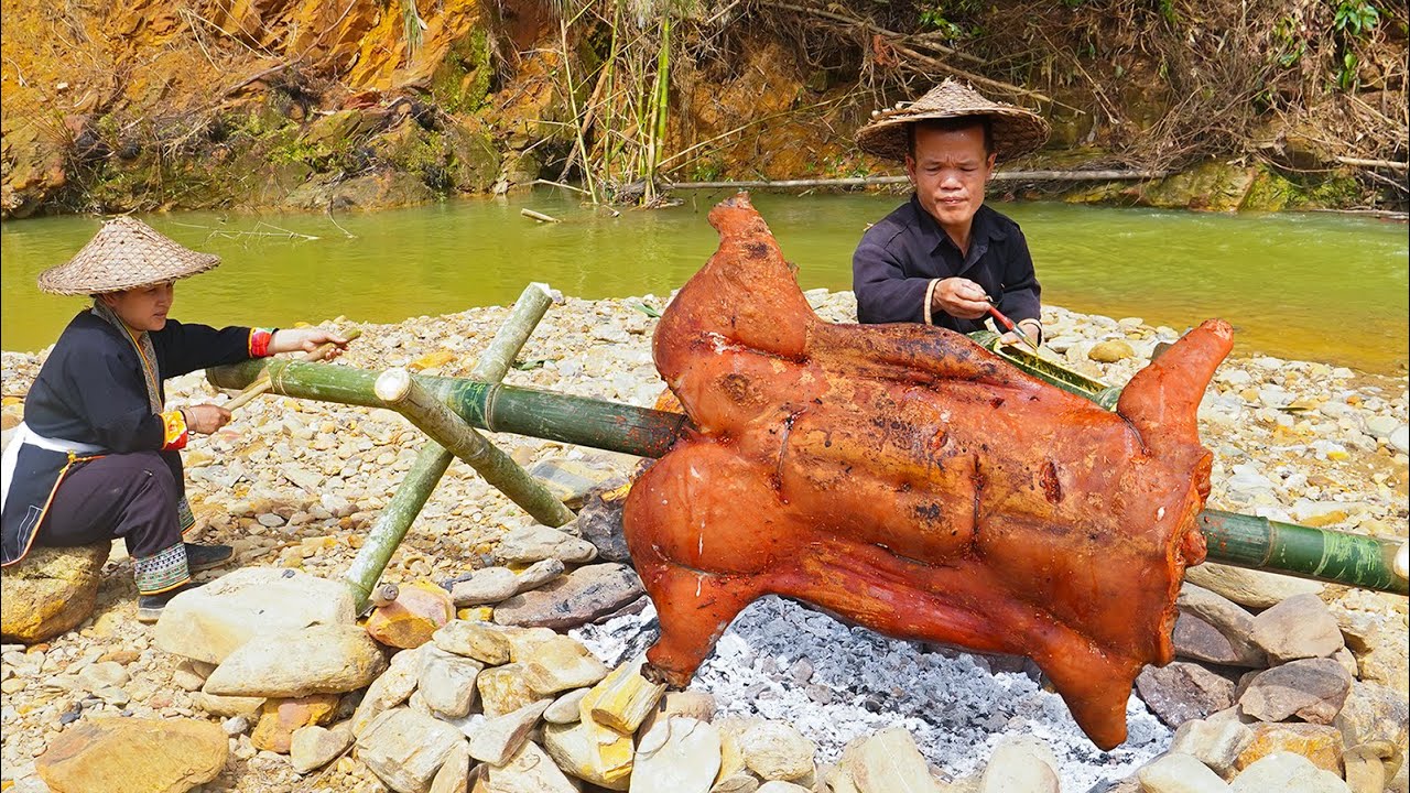 Dwarf Family Grills Whole Pig - Build an Oven and Grill a Whole Pig in the Wild