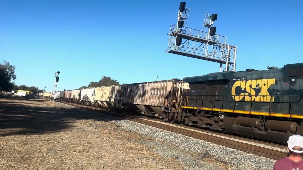 CSX 5228 leads B210 in Wildwood,FL