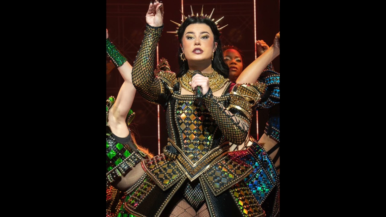 Emma Elizabeth Smith as Catherine Of Aragon 