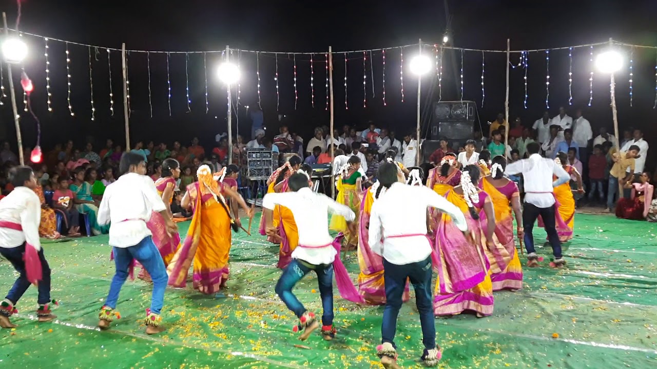 BRUNDAVANAM KI CHINDULU VESI....