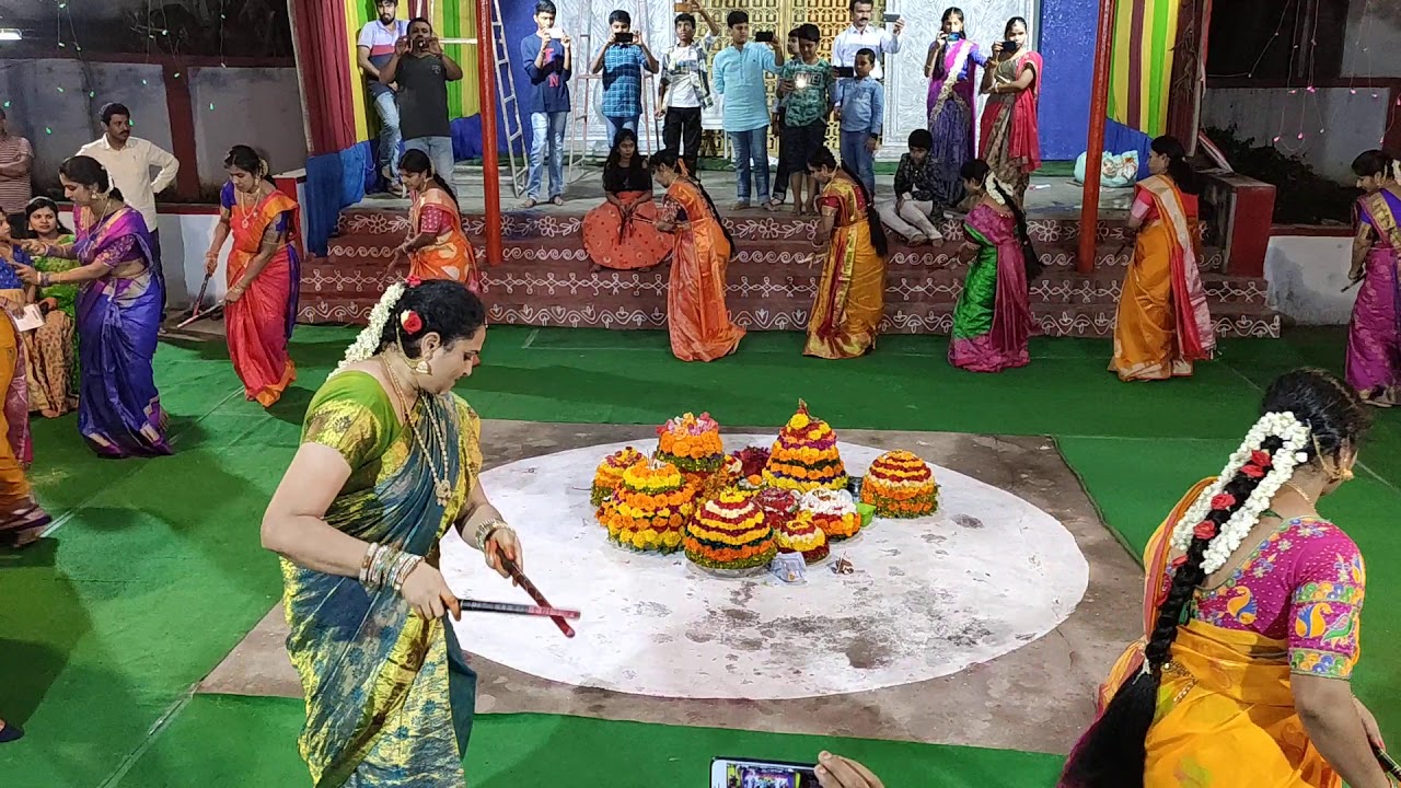 Kolo Kolo Kol Bathukamma Song