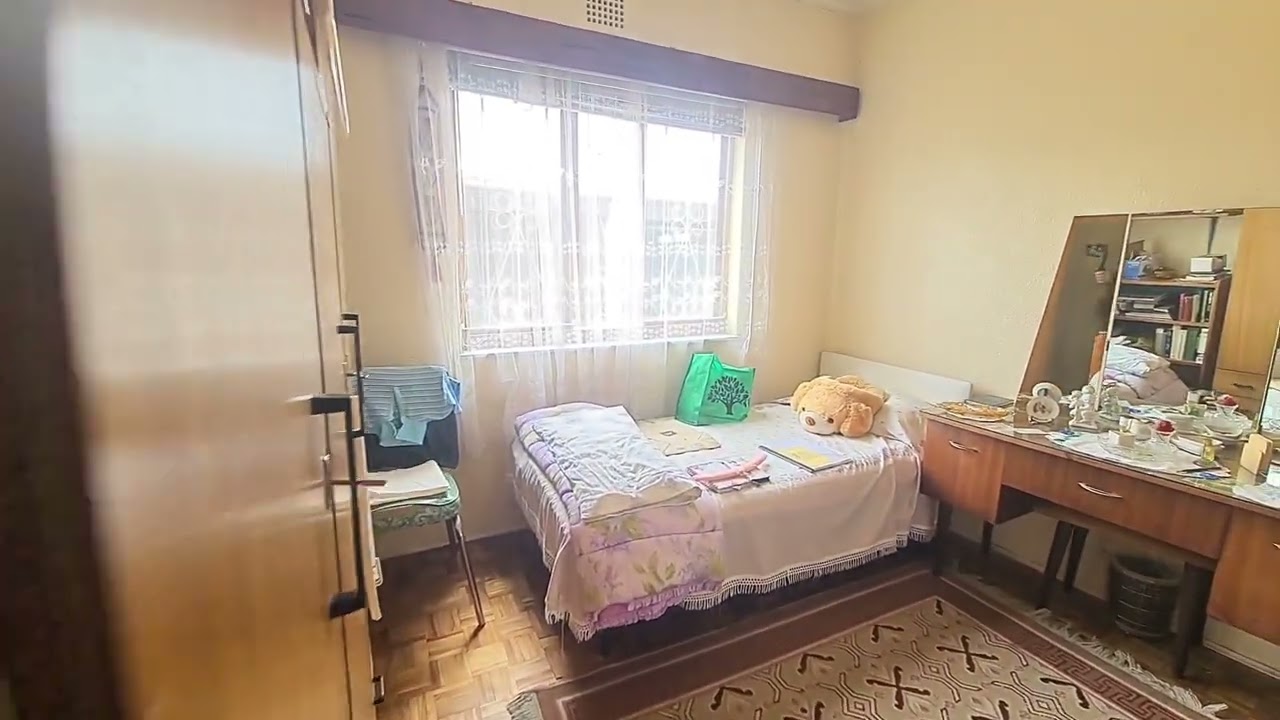 3 Bedroom,  1,5 bathroom lovely home Grassy Park