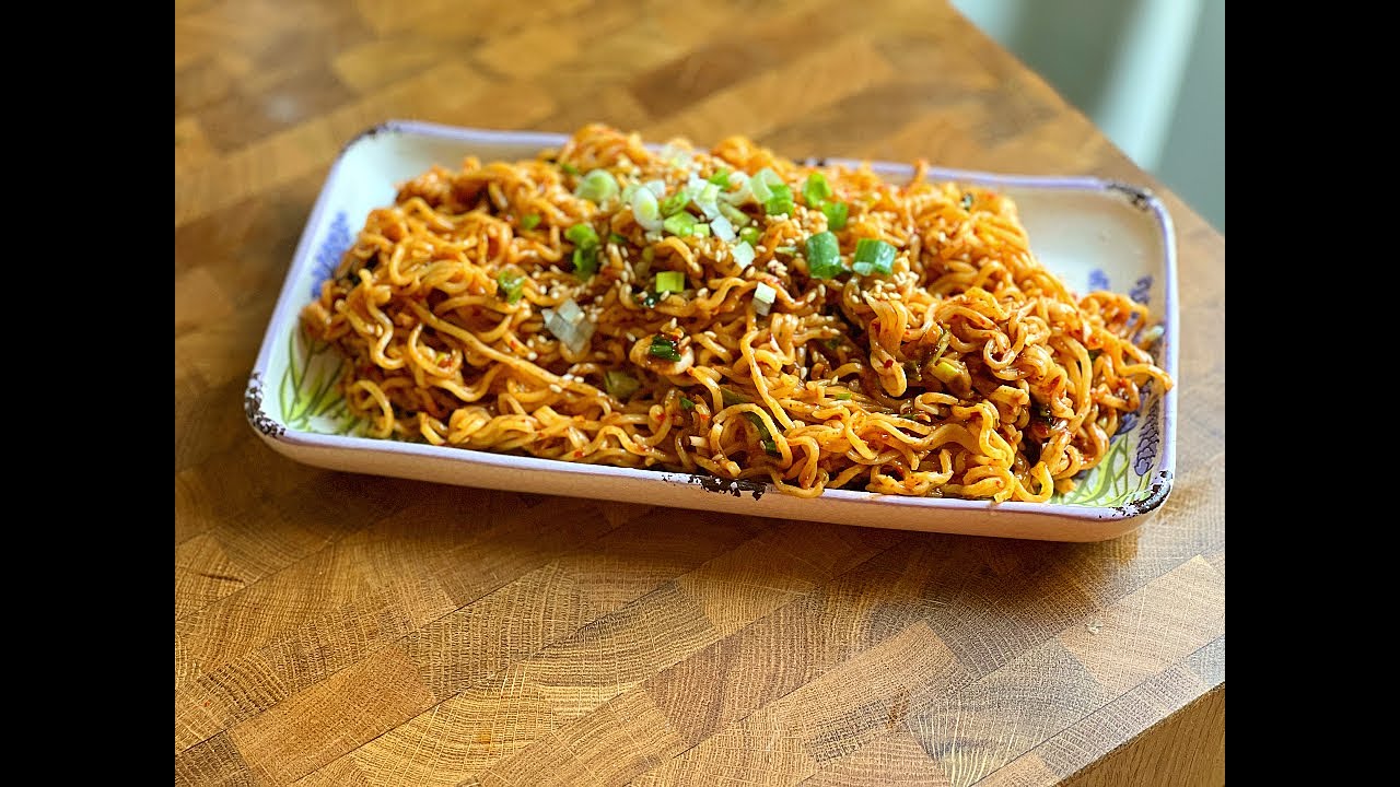 5 minutes spicy noodles😋سبايسي نودلز وصفه سريعه سهله ولذيذه🤩 East, tasty &delicious /Karmel&Candle