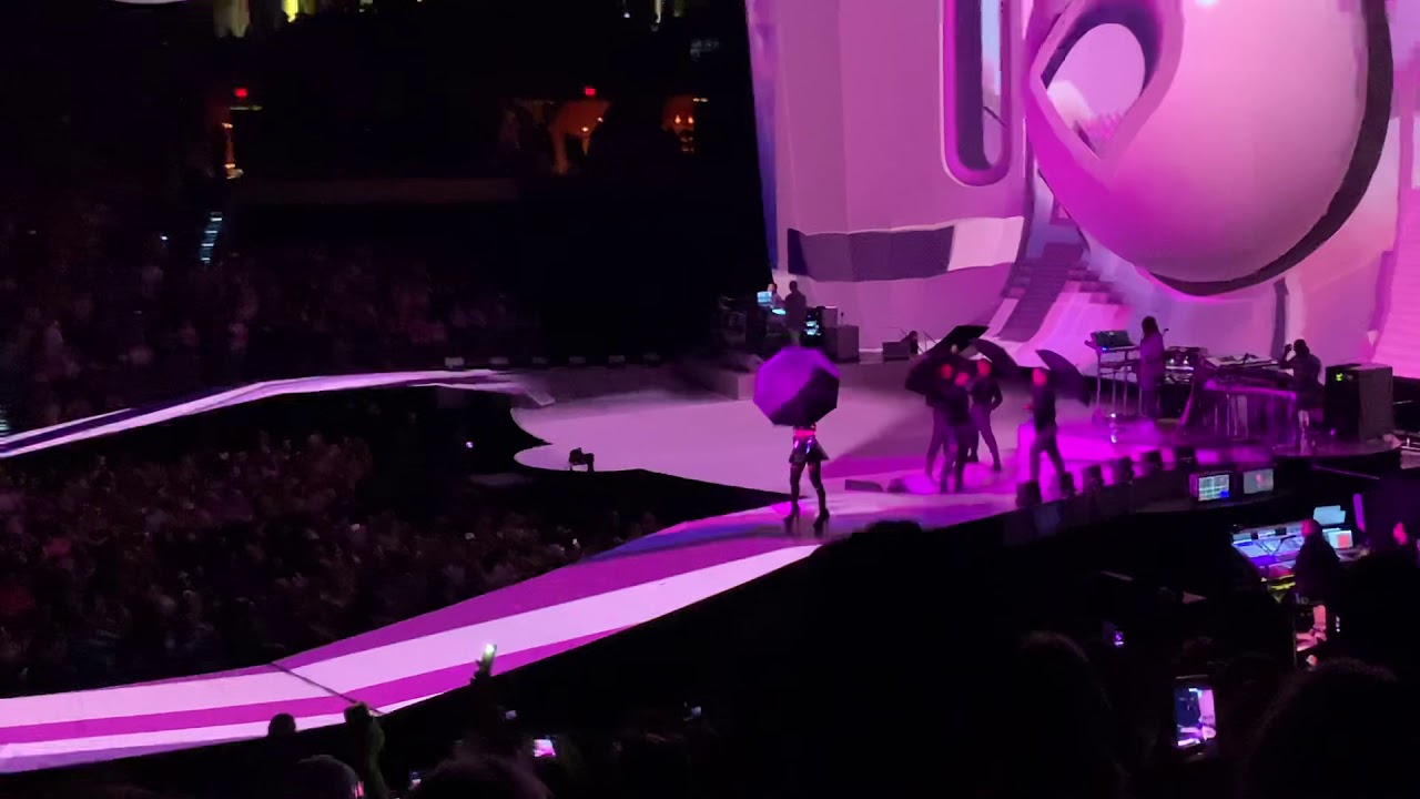No Tears Left To Cry- Sweetener The Tour (PHOENIX, AZ)