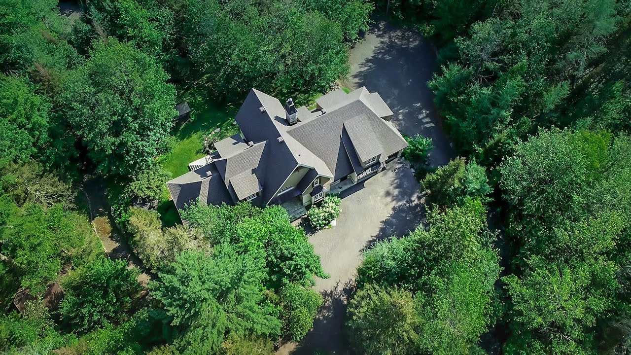 Prestigieux domaine avec son île privée / 1810 Rue du Manège, Ste-Adèle