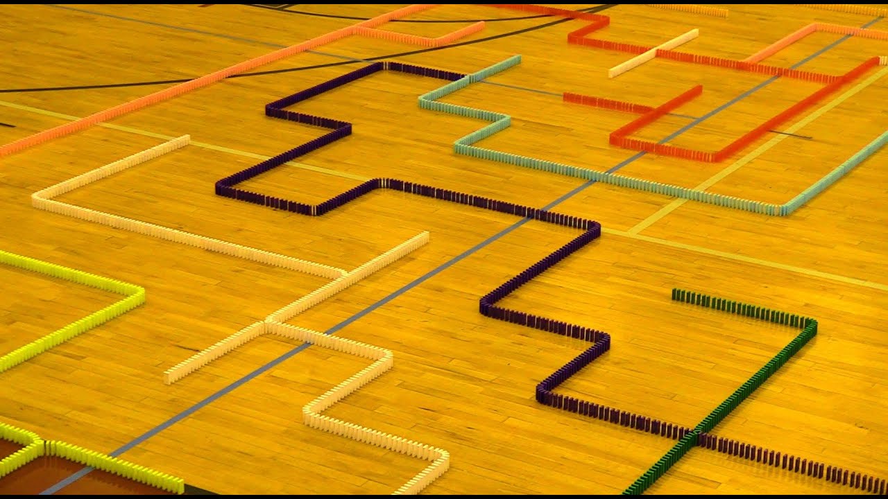 WORLD'S LARGEST LIFE-SIZE DOMINO MAZE!